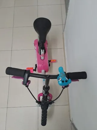 Bicicleta BTWIN infantil rosa con dibujos