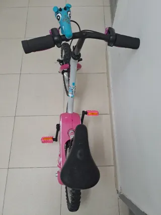 Bicicleta BTWIN infantil rosa con dibujos