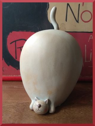 Figure di gatti grassi in ceramica, decorazioni portalibri