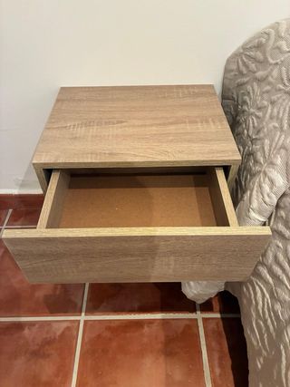 Mesitas de noche flotantes de madera