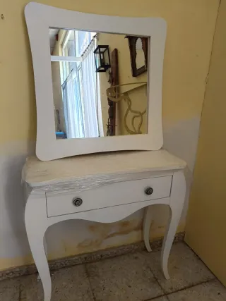 Mesa tocador o recibidor blanca con espejo