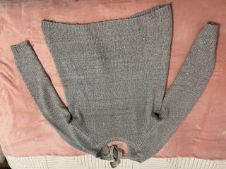 Jersey gris con lentejuelas y lazo