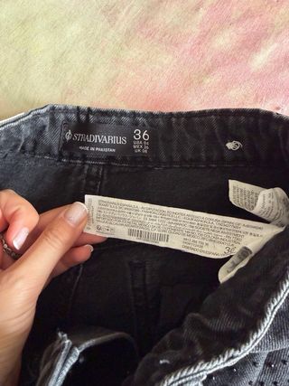 Pantalón Stradivarius con brillos Talla 36