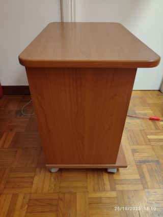 Comodino in legno marrone