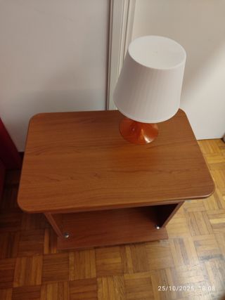 Comodino in legno marrone