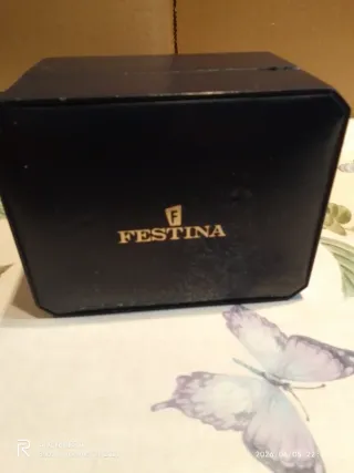 3 cajas vacíos de relojes y pulseras ( vacías)