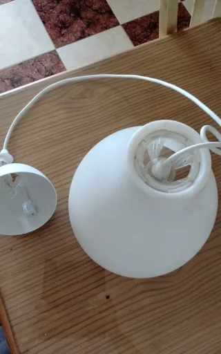 Lámpara techo Ikea blanca plástico