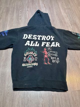 Sudadera Negra con Estampado Gráfico