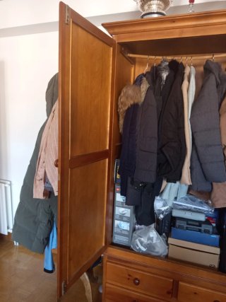 Último precio **Armario de madera marrón**