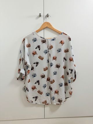 Blusa blanca estampado gatitos