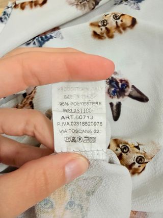 Blusa blanca estampado gatitos