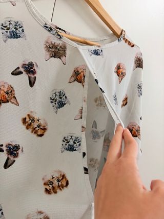 Blusa blanca estampado gatitos