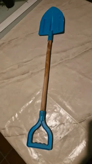 Pala grande de playa azul