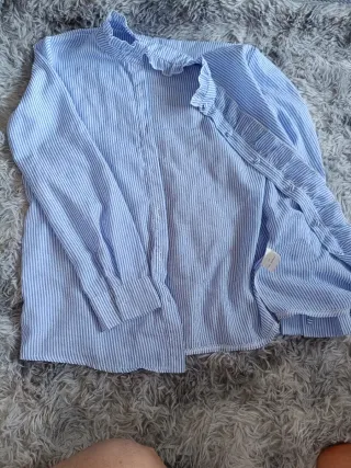 Camisa azul rayas Talla M  y pantalón negro T L