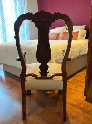 Sillón madera de nogal tallado antiguo