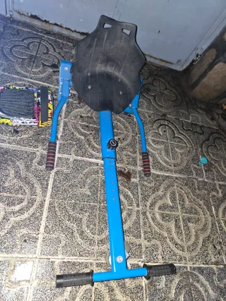 Patinete eléctrico con diseño graffiti