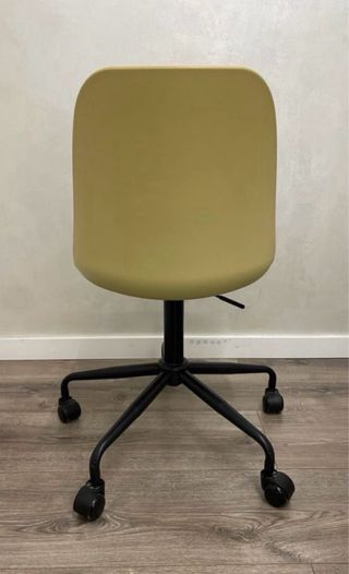 Silla de Escritorio Amarilla y Diseño Elegante