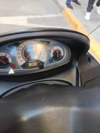 Suzuki Burgman Negra