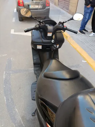 Suzuki Burgman Negra