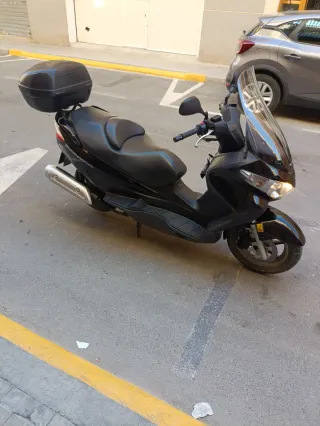Suzuki Burgman Negra
