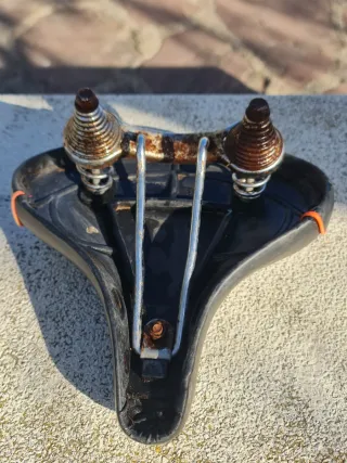 Sillín bici antiguo cómodo con muelles