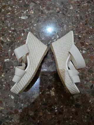 Sandalias de cuña y de tacón