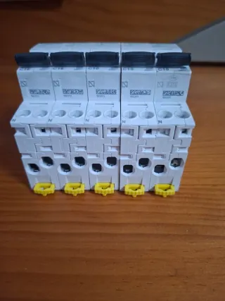 Lote 5 automáticos DPN Schneider.