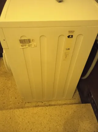 Lavadora Siemens urge sacarla por falta de espacio