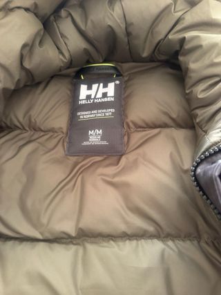 Chaqueta Helly Hansen verde acolchada