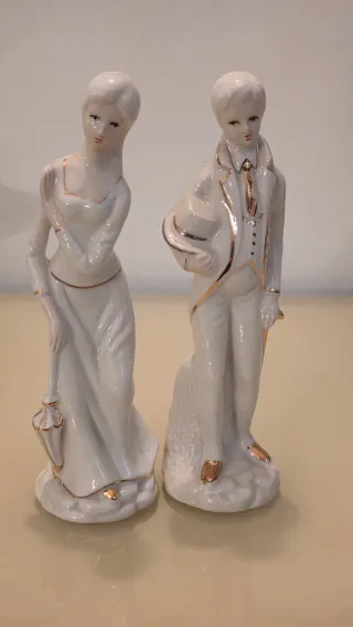 Coppia statuette porcellana con dettagli oro
