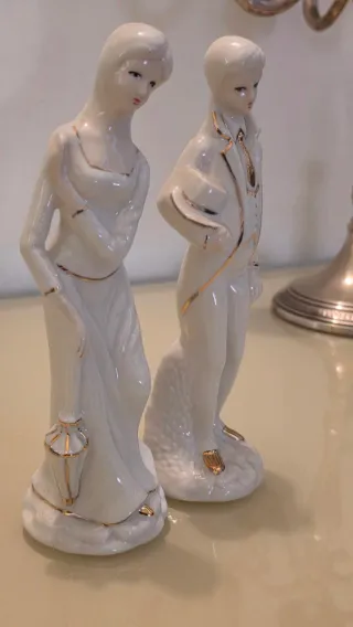 Coppia statuette porcellana con dettagli oro