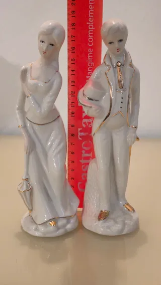 Coppia statuette porcellana con dettagli oro