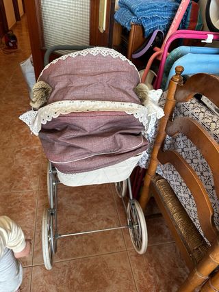 Cochecito de muñecas vintage