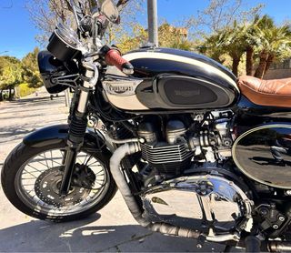 Triumph Bonneville T100 Cafe Racer
