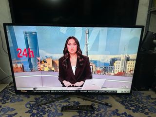 Samsung Smart TV 40 Negro y Plata