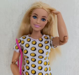 Barbie curvy made to move