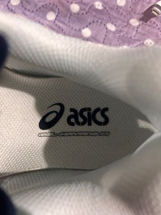Zapatillas Asics Plata y Blanco