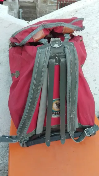 Mochila de lona roja y ante ALTUS