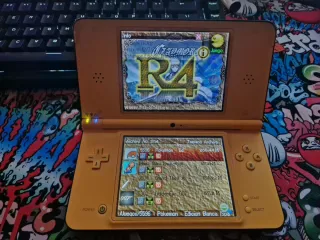 Nintendo DSi XL Amarilla