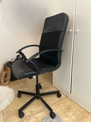 Silla de oficina negra respaldo alto