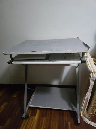 Mesa para PC plegable gris