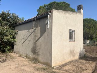Huerto con caseta y chimenea en Jesus (Tortosa)
