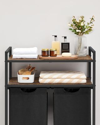 Cesto Portabiancheria, Porta Biancheria Con 2 Sacchi Estraibili E Rimovibili, 2 Ripiani Portaoggetti, 46L por Saco, para Baño, Lavandería, Marrón Vintage Y Negro BLH211B01