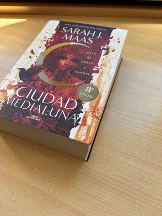 Libro “Ciudad Medialuna” de Sarah J. Maas