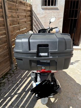 Cajón para casco de moto