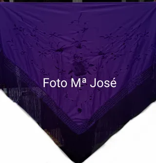 Mantón bordado morado adulta