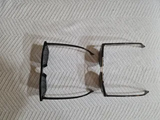 2 Gafas de sol negras y marrones Las 2= 20€