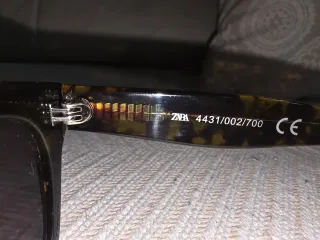2 Gafas de sol negras y marrones Las 2= 20€