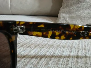 2 Gafas de sol negras y marrones Las 2= 20€