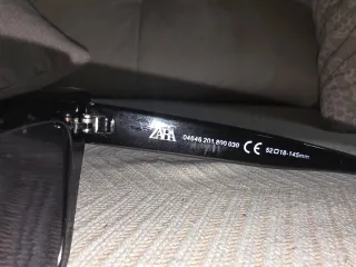 2 Gafas de sol negras y marrones Las 2= 20€